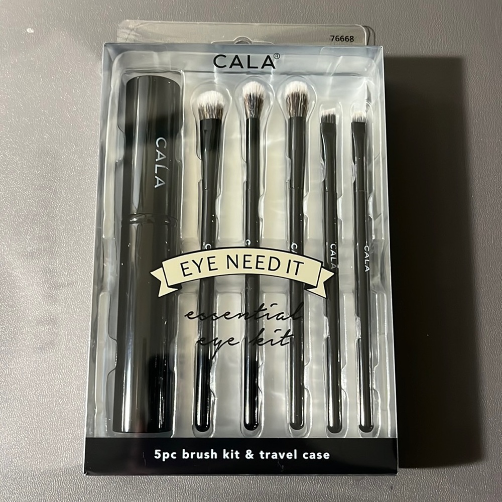 NWT Cala brush set with travel case